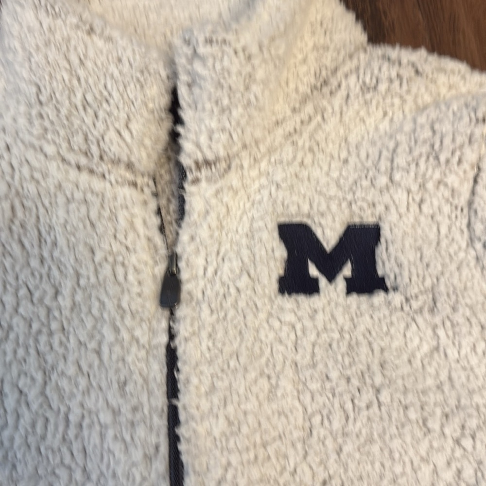 M Fleece Jacket - Picture 2 of 6